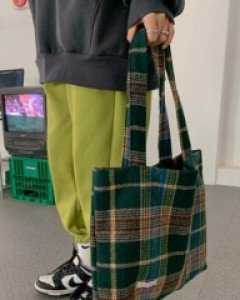 On Hour wool check bag