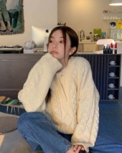 Snap Twist Button Boxy Wool Knit