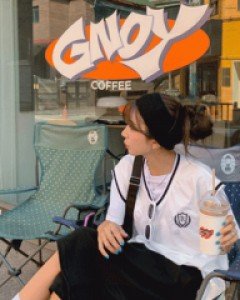 Frame embroidery V neck mesh vest