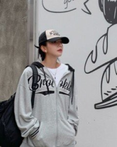 City color matching hooded zip-up