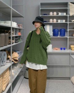 Catcher overfit V-neck cable knit