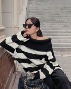 Edge shoulder over box knit