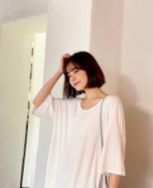 Lacoil U-neck split T-shirt
