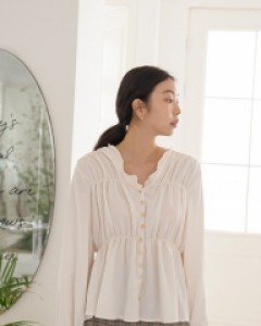 [EVELLET] Winilla Neck Ruffle Shirring Blouse