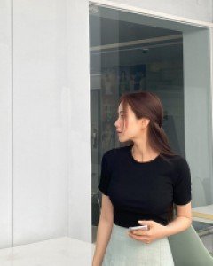 [EVELLET] Contuna Ribbed Span T-shirt