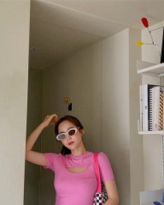 [EVELLET] Shokoto Ribbed Slit Span T-shirt