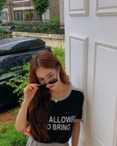 Shushhel Graphic Print Contrast T-shirt