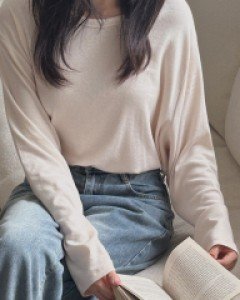 [EVELLET] Elbow round neck slit T-shirt