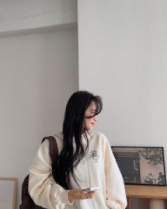 [EVELLET] Bonnies fleece Graphic Print Sweatshirt