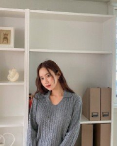 [EVELLET] Widison Twiddle V-neck Collar Knit