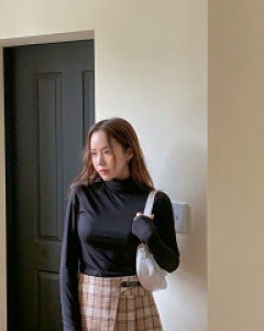 [EVELLET] Noenri Basic High neck T-shirt