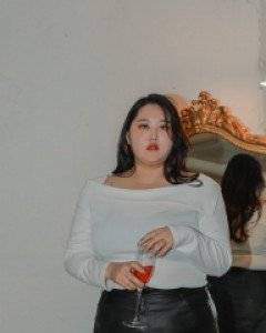 [EVELLET] Whistling Off shoulder T-shirt