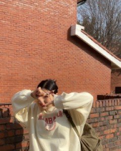 [EVELLET] Hemondi fleece Graphic Print Sweatshirt