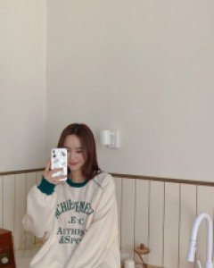 [EVELLET] Meldigen sheep brushed Graphic Print Sweatshirt
