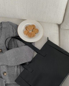 Dinaro leather shoulder bag