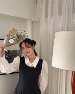 [EVELLET] Franben Puff Deep Collared Blouse