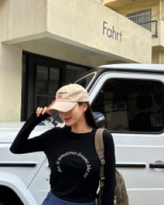[EVELLET] B Ed Graphic Print T-shirt