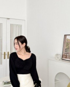 [EVELLET] Lielin Span Twist T-Blouse