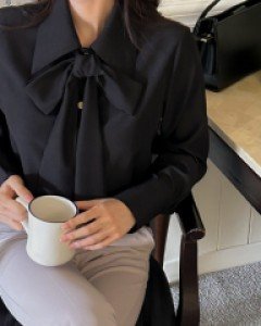 [EVELLET] Neodine Tie Blouse