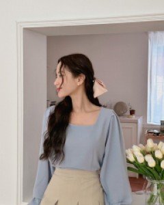 [EVELLET] Body Sen Square Blouse