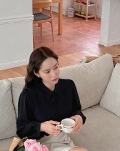 [EVELLET]Romaroon Puff Blouse