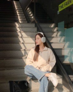 [EVELLET] Tikeo Half Zip Up Sweatshirt