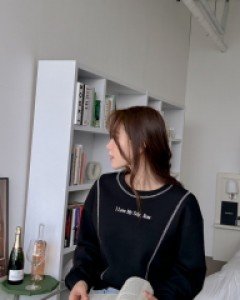 [EVELLET] Pittipa stitch embroidery Graphic Print Sweatshirt