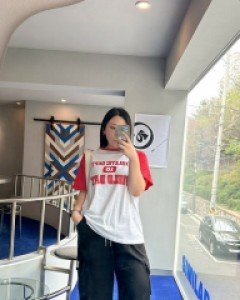 [EVELLET] Ketlan Raglan Graphic Print T-shirt
