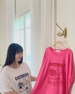 [EVELLET] Rentayu Graphic Print T-shirt