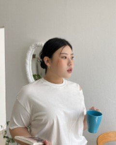 Tello Shoulder Split T-shirt