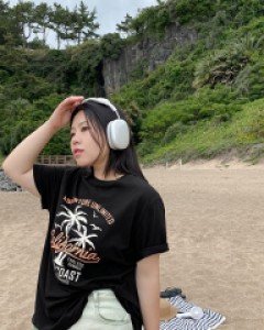 [EVELLET] Frail Graphic Print Slit T-shirt