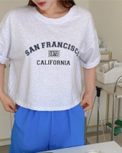 Akahi Graphic Print Crop T-shirt