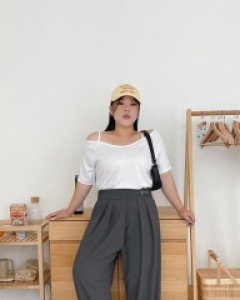 Partchen Pintuck Buckle Back Waistband Slacks