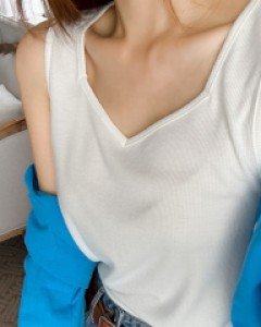 [EVELLET] Lucassen Ribbed Heart Neck Sleeveless