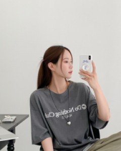 [EVELLET] Meniten Pigment Graphic Print T-shirt