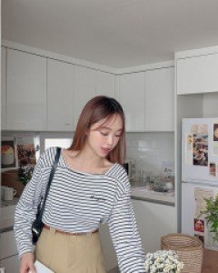 Renjuud ST Square Neck T-shirt