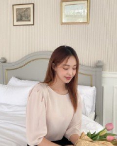 [EVELLET] Juroen 3/4 Sleeve Puff Blouse