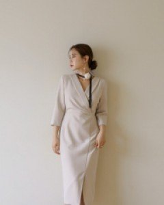 [EVELLET] DoS Collar 3/4 Sleeve Slit Sleeve Dress