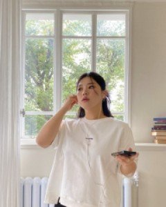 [EVELLET] Louvre lettering embroidery Sweatshirt
