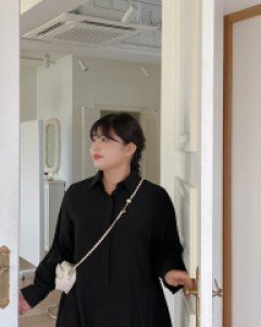 Rehild Semi-Open Collar Dress