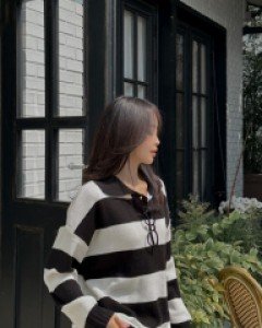 [EVELLET] Lacedin Stripe Collar Knit