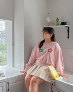 [EVELLET] Bloi Crop Sweatshirt