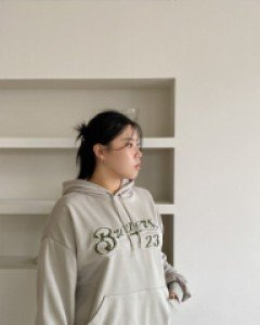 Maenta Embroidered Hood Sweatshirt