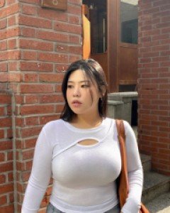 Kazbin slit T-shirt
