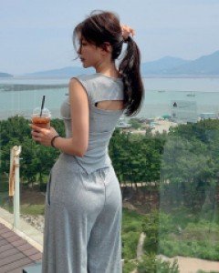 케놈 컷아웃 크롭 티셔츠