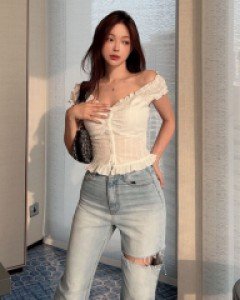 유제 프릴 오프 블라우스