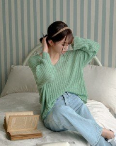 카튜 브이넥 크롭 루즈핏 니트 64542