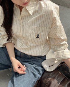 언베일 루즈핏 자수 스트라이프 셔츠 72068