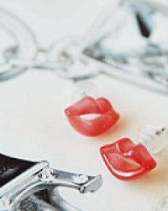 [아즈나브르] 레드 입술 귀걸이