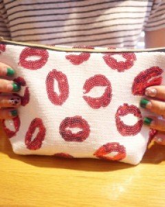 입술 스팽글 파우치